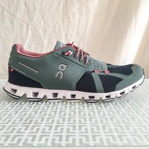 EUC! On Cloud running shoes, sz 7